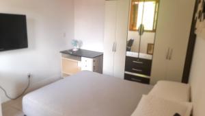 Alugo quarto com internet