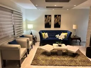 GRAN ALOJAMIENTO! 5 cuartos, 6 baños - La Noria