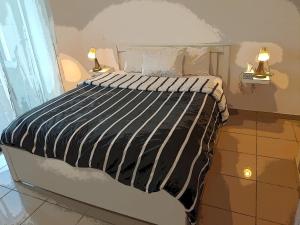 Atlantic studio in Atlantic Plaza with Free parking , Available public bus to,from casa port station and downtown