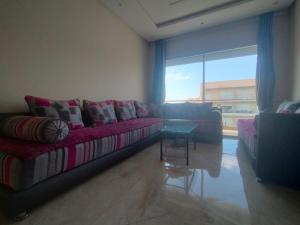 Beautiful apartment with pool & beach nearby