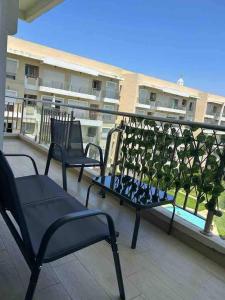 Beautiful apartment with pool & beach nearby