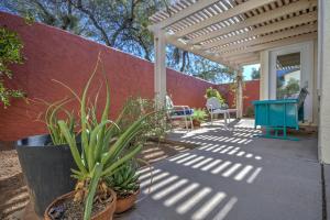 Peaceful townhouse near downtown, hiking & biking