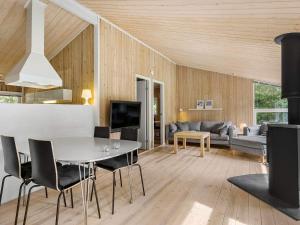 Holiday home with spacious garden