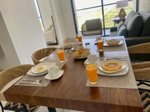 Piscina y mar en Santa Marta Pozos Colorados