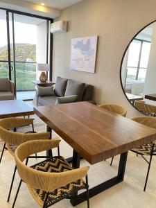 Piscina y mar en Santa Marta Pozos Colorados