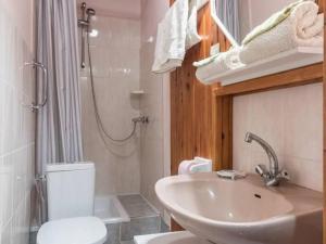 B&B / Chambres d'hotes Chambre Rose cosy avec kitchenette et terrasse - FR-1-583-295 : photos des chambres
