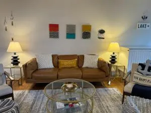 Newly Remodeled Mid-Century Modern Lake Condo - Elkhorn