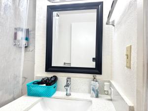 Waikiki Canal Family Room 6person