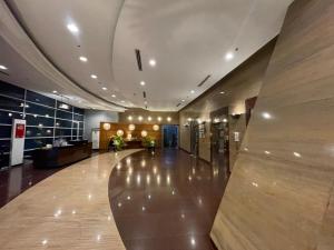 Stunning 3BR with Sunset View near Dolomite Beach