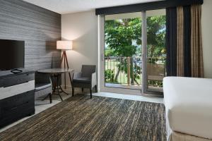 Park View King room in Kaimana Beach Hotel