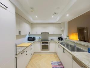 Burj KhalifaView Luxury 1-Bedroom Apartment