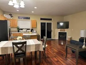 Modern Three Bedrooms House Nike Intel - 比弗顿