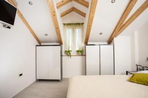 Apartments & Room Kartolina 