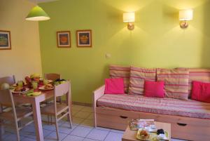 Villages vacances Lagrange Grand Bleu Vacances – Residence Le Village des Aloes : photos des chambres