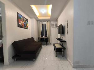Explore Manila Trendy 1BR unit in Birch Tower
