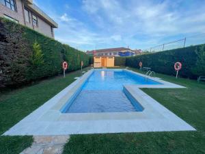 Apartamento con piscina en Saron