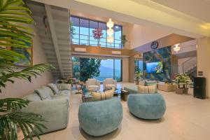 SaffronStays Lords Pavilion - 6BR Luxury Villa with Lawn & Cricket Turf near Pawna