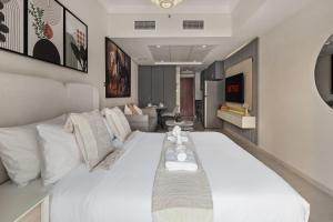 Modern Studio Apartment in Lake View