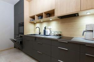 Luxury Apartment Front Park Sadowa with Terrace by Noclegi Renters