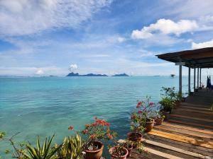 Bigfin water bungalow