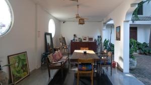 Mammoth Art Studio Pool villa in old city