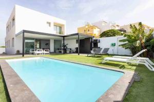 Tulio II family villa heated pool