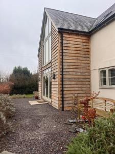 Elmcroft, Large House with Shepherds Hut