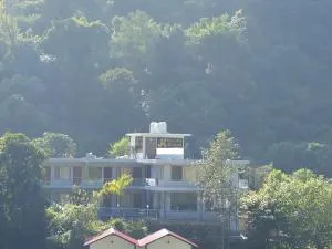 Ditya Destiny's JK River View Resort - Kāndi