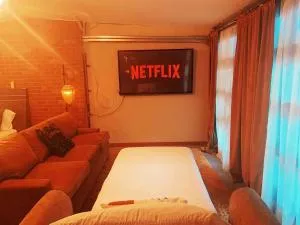 BRICK CITY VILLA! 20 minutes from NYC - 泽西市