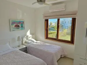 Poolside 2 Bedroom Vacation Rental With Garden Terrace - Ayios Yeoryios