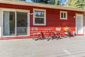 Perch - Red Cabin On The Lake