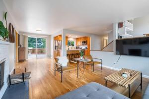 Perch - Shoreline Gathering Spot