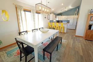 KH4112-Resting Beach Face