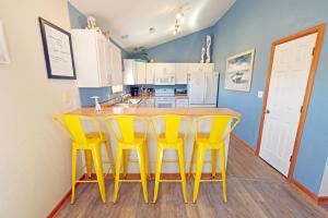 KH4112-Resting Beach Face