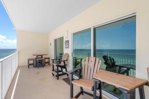 Crystal Shores 702 by Liquid Life