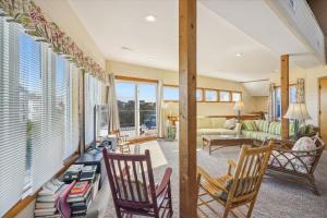 WH971- Whale Watch West