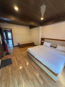 Simla Hideaway