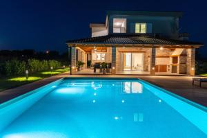 Exceptional Villa Idalia near ZADAR, NIN & QUEENS BEACH, Heated Pool, Privacy