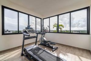 1 BR Oasis with Incredible Rooftop Pool and Views