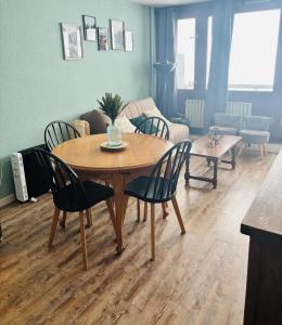 Chaleureux T2 au pied des pistes. Appt de 4 à 6 personnes.