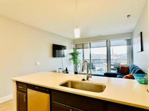 Scenic Downtown Loft with Pool