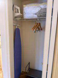 Newly Renovated Ski-In Ski-Out 1-Bedroom Condo with Pool, Gym, Sauna by Horseshoe Valley