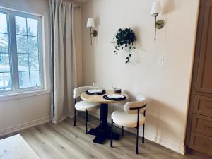 Newly Renovated Ski-In Ski-Out 1-Bedroom Condo with Pool, Gym, Sauna by Horseshoe Valley
