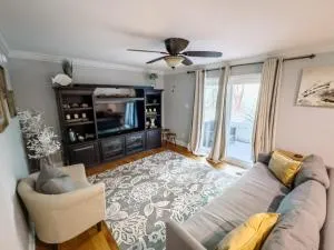 Downtown Ocean Springs 2 bedroom 2.5 bath with garage - Latimer