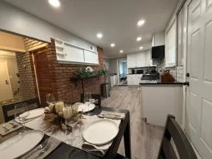 Newly Renovated Gem Fenced Backyard 2 Full Baths - 迪尔伯恩