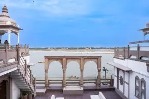 Guleria Kothi at Ganges - Váránasí