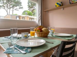 Campings Domaine Residentiel de Plein Air Le Port de la Chaine : photos des chambres