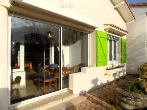 Royan - MAISON RUSTIQUE avec jardin clos - proche COMMERCES et PLAGES - رويان