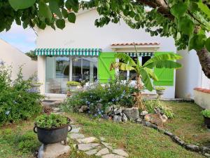 Villas Royan - MAISON RUSTIQUE avec jardin clos - proche COMMERCES et PLAGES : photos des chambres