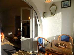 Villas Royan - MAISON RUSTIQUE avec jardin clos - proche COMMERCES et PLAGES : Maison 2 Chambres